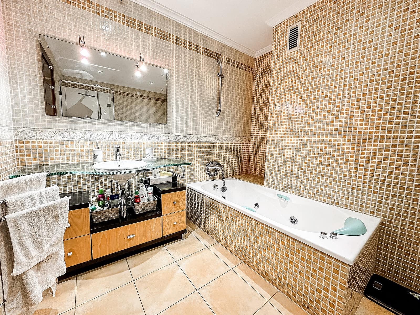 5 bedroom Townhouse for sale in Almansa with pool - € 345,000 (Ref: 9523019)