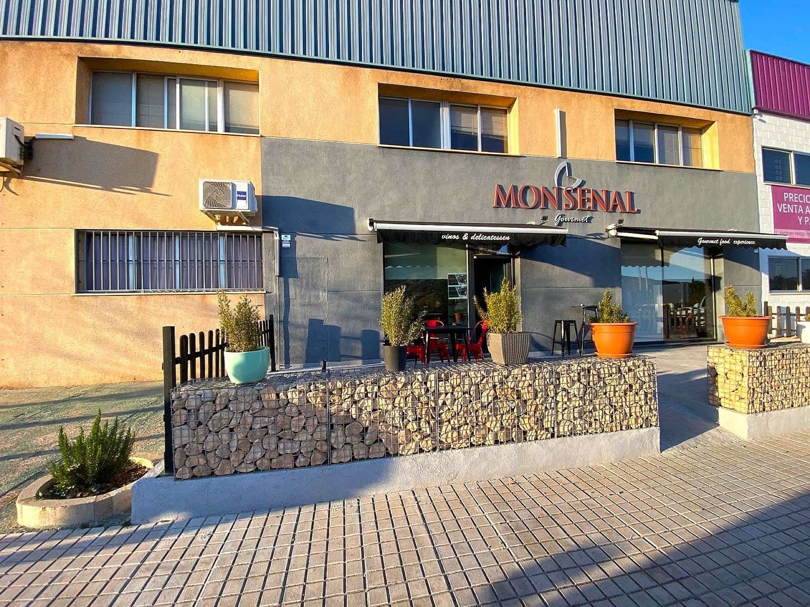 Commercial for sale in Pinoso with pool - € 40,000 (Ref: 9526155)