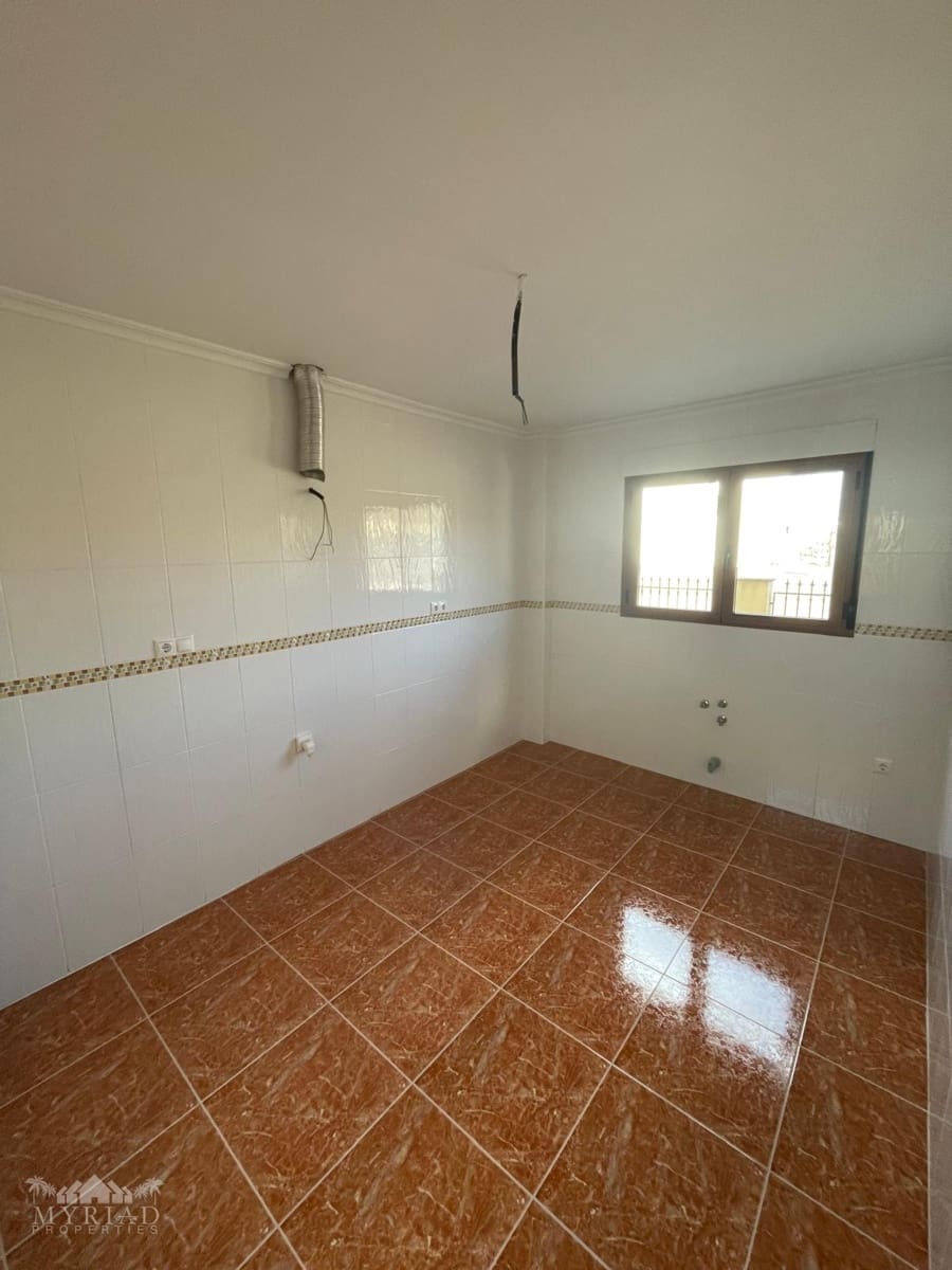 4 soveværelse Byhus til salg i Pinoso med swimmingpool - € 235.000 (Ref: 9535532)