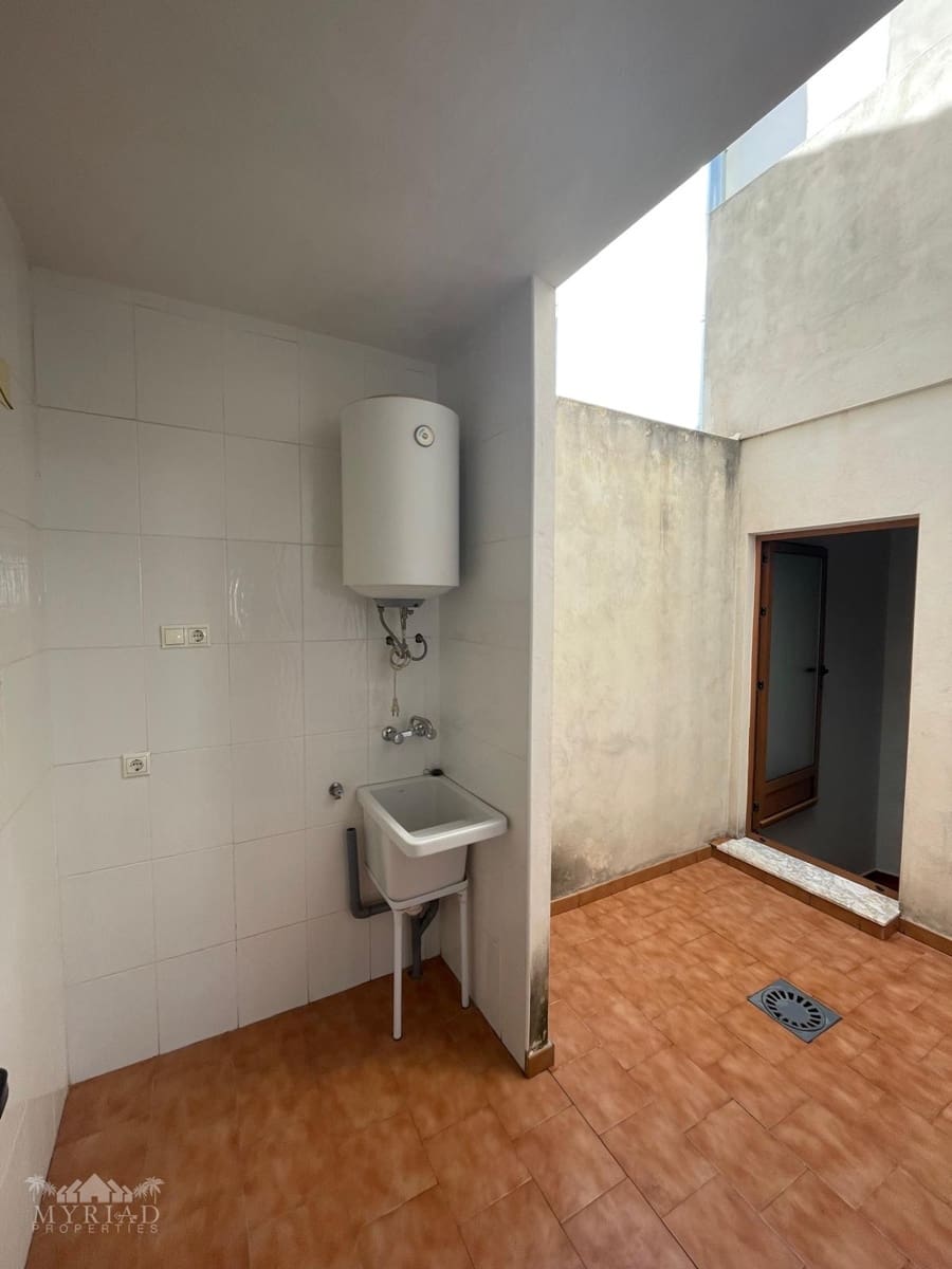 4 soveværelse Byhus til salg i Pinoso med swimmingpool - € 235.000 (Ref: 9535532)