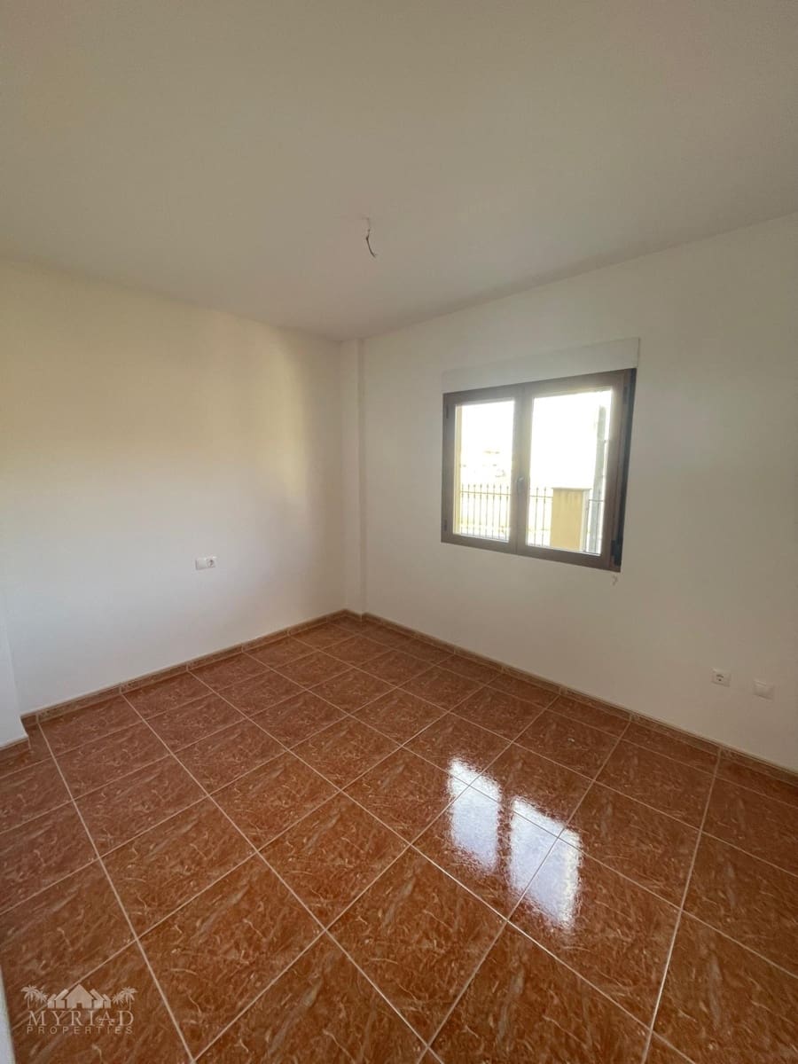 4 soveværelse Byhus til salg i Pinoso med swimmingpool - € 235.000 (Ref: 9535532)