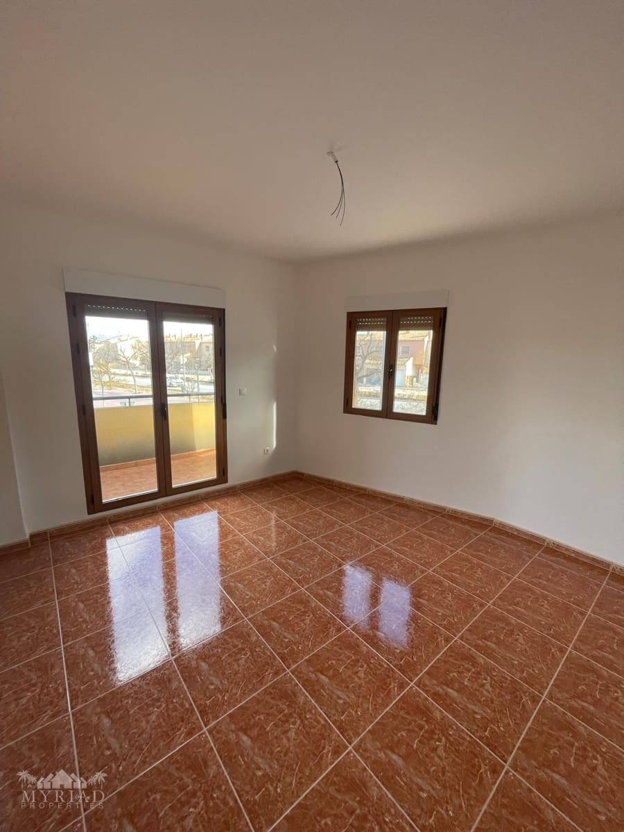 4 soveværelse Byhus til salg i Pinoso med swimmingpool - € 235.000 (Ref: 9535532)