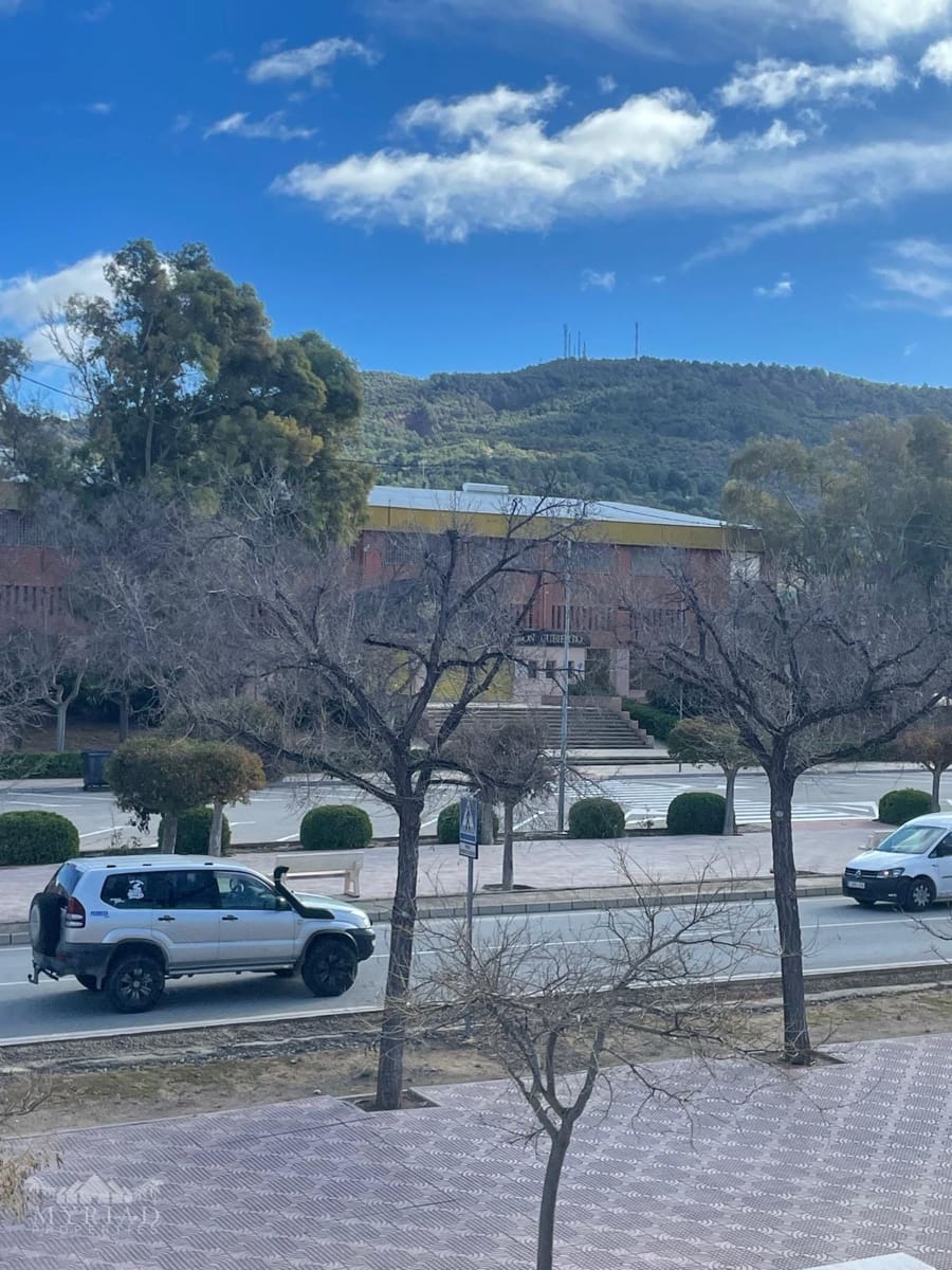 4 soveværelse Byhus til salg i Pinoso med swimmingpool - € 235.000 (Ref: 9535532)