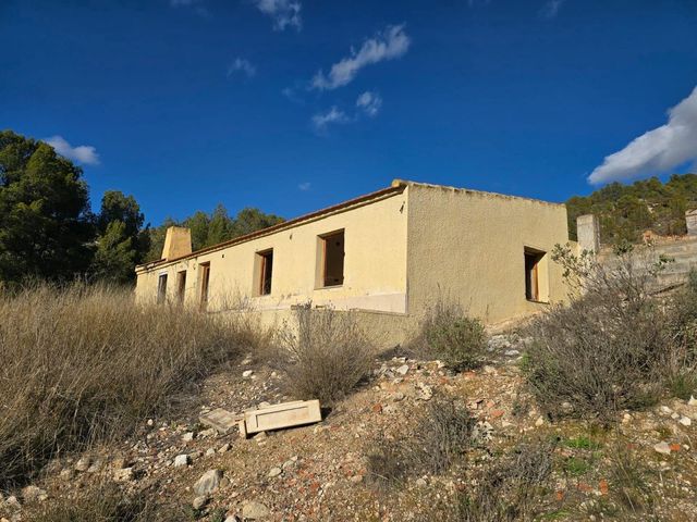 3 bedroom Villa for sale in Petrel / Petrer - € 99,995 (Ref: 9538927)