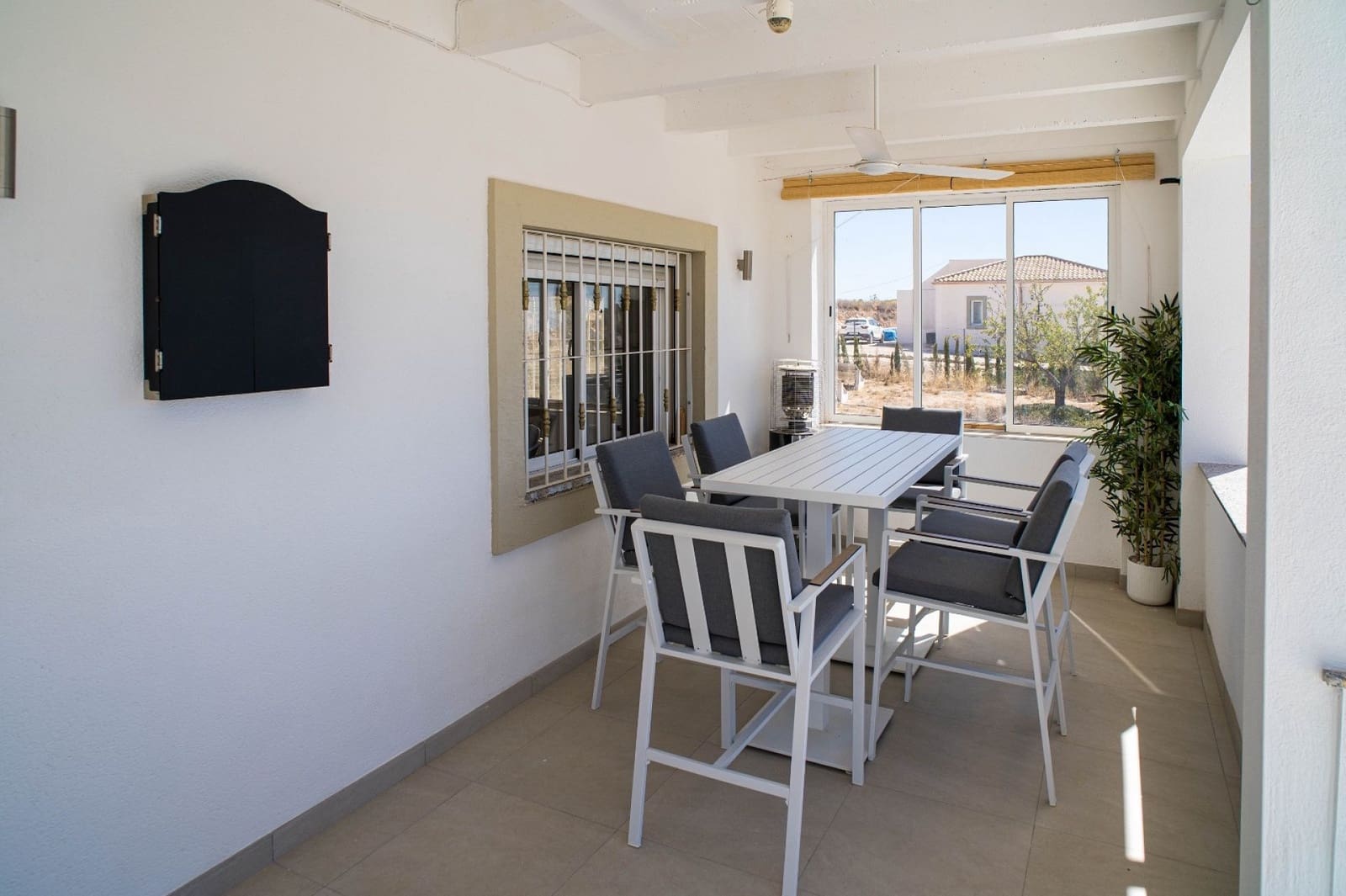 3 Zimmer Villa zu verkaufen in Pinoso mit Pool - 349.995 € (Ref: 9543076)