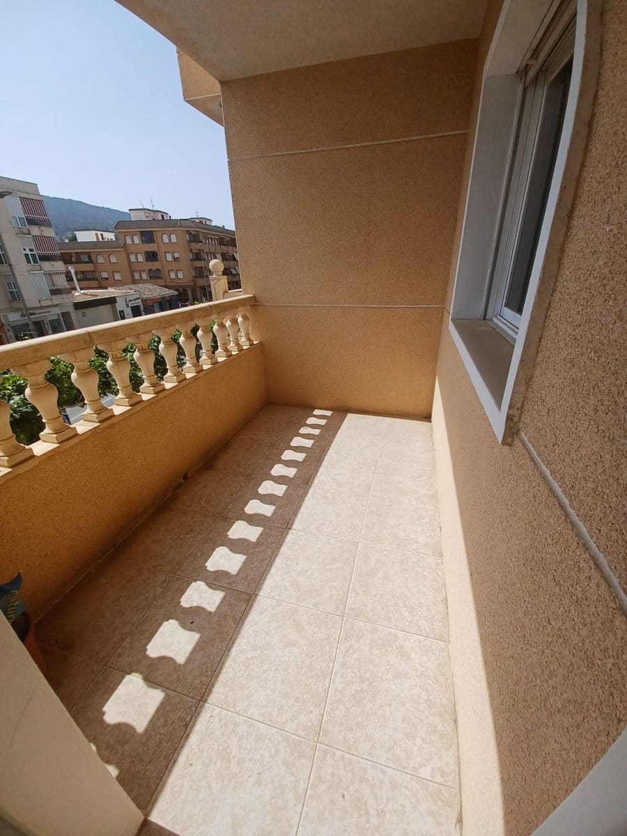 3 Zimmer Apartment zu verkaufen in Pinoso mit Pool Garage - 95.995 € (Ref: 9547633)