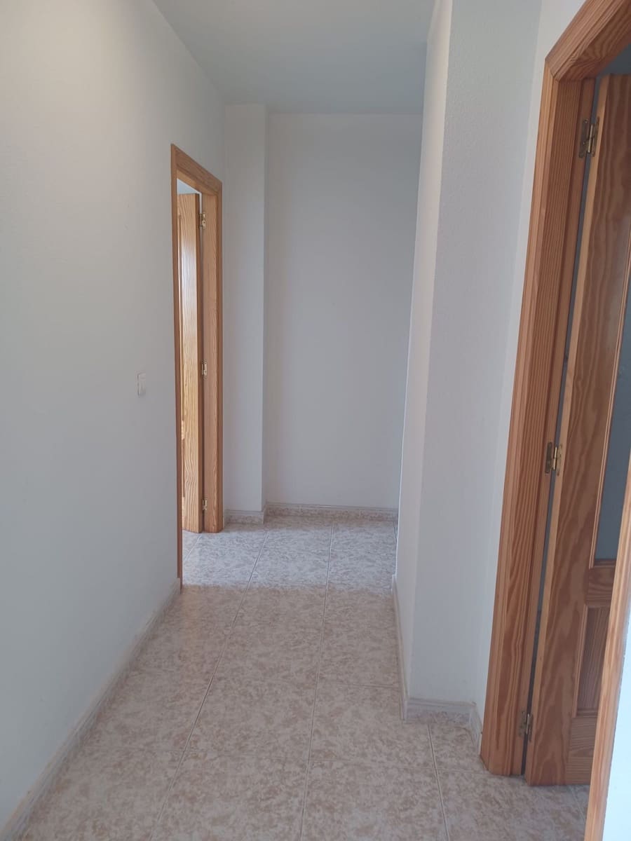 3 Zimmer Apartment zu verkaufen in Pinoso mit Pool Garage - 95.995 € (Ref: 9547633)