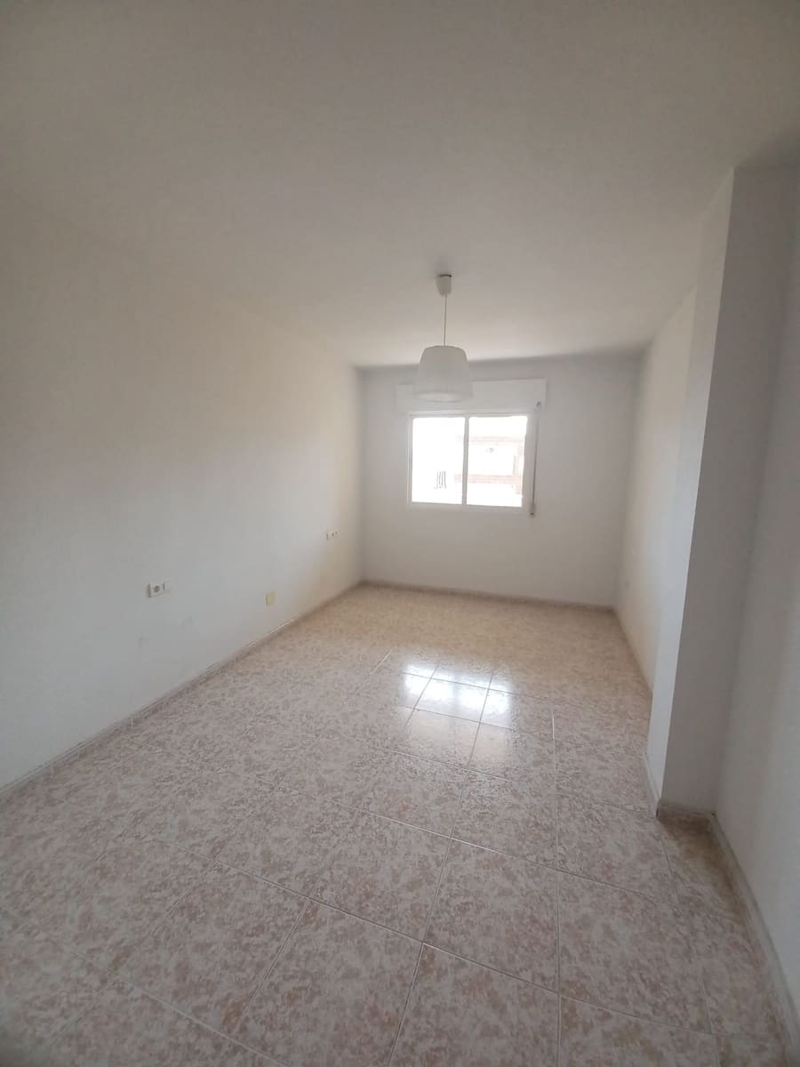 3 Zimmer Apartment zu verkaufen in Pinoso mit Pool Garage - 95.995 € (Ref: 9547633)