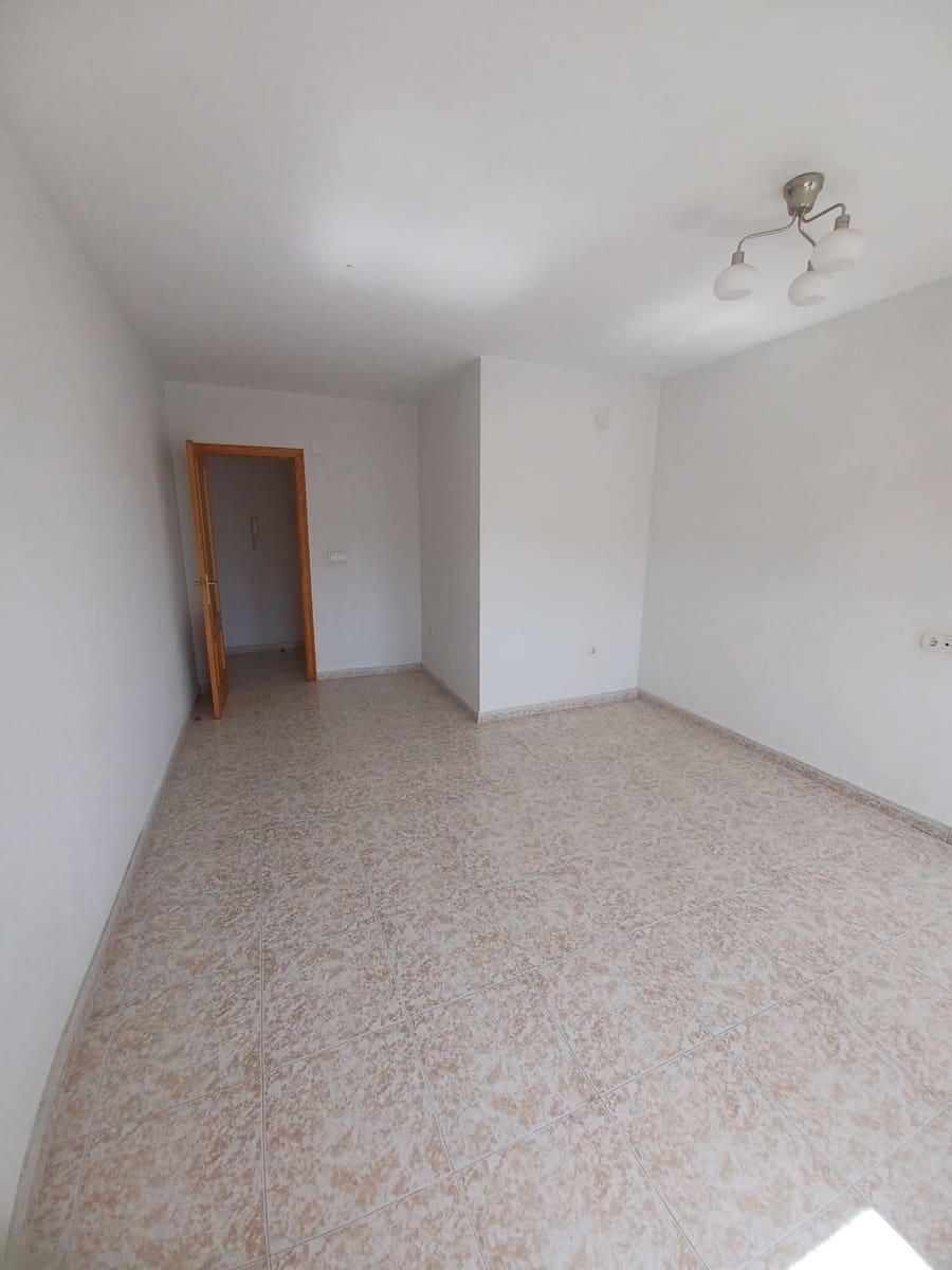 3 Zimmer Apartment zu verkaufen in Pinoso mit Pool Garage - 95.995 € (Ref: 9547633)
