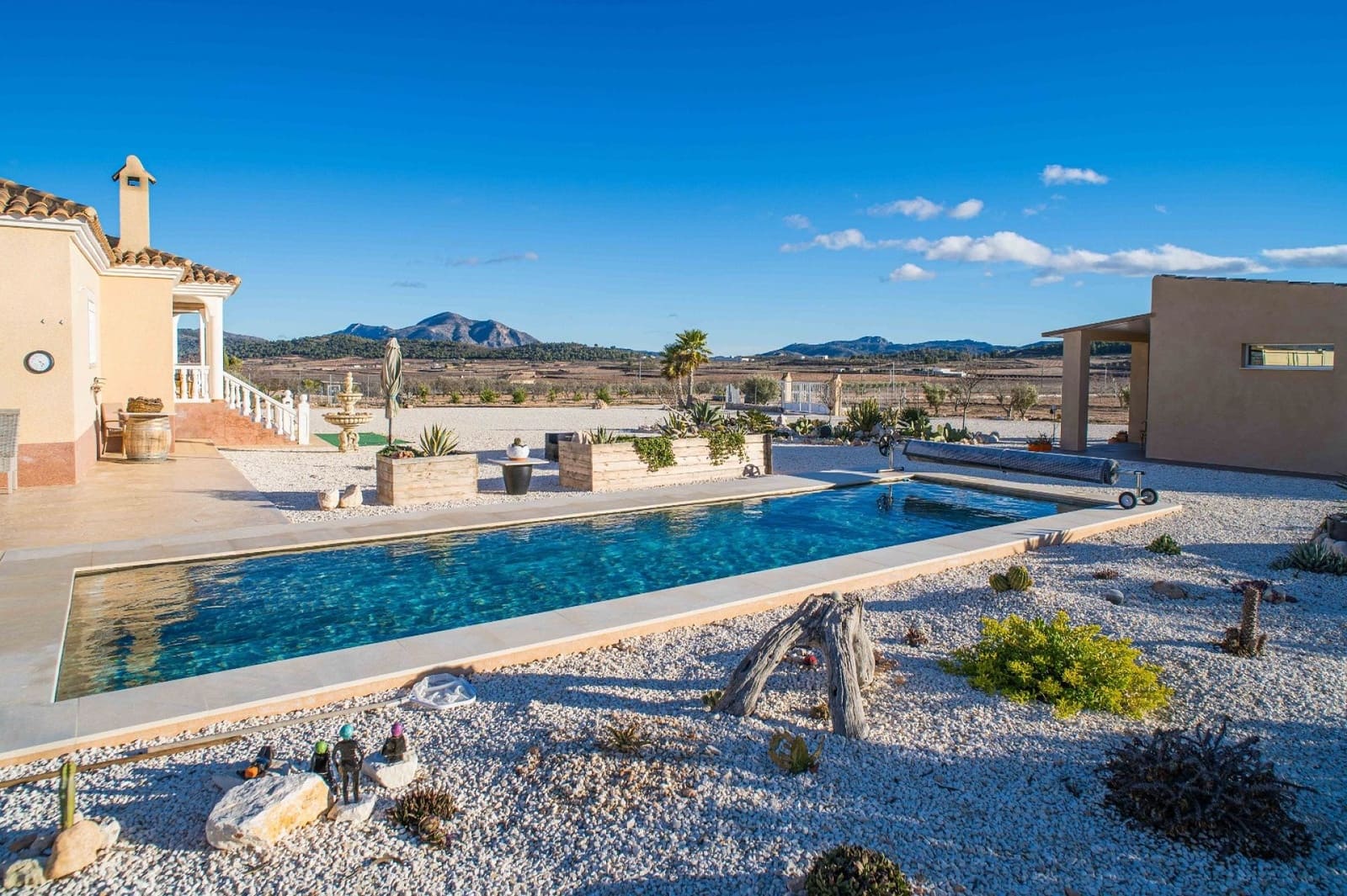 Chalet de 3 habitaciones en Rodriguillo en venta con piscina - 395.000 € (Ref: 9547635)