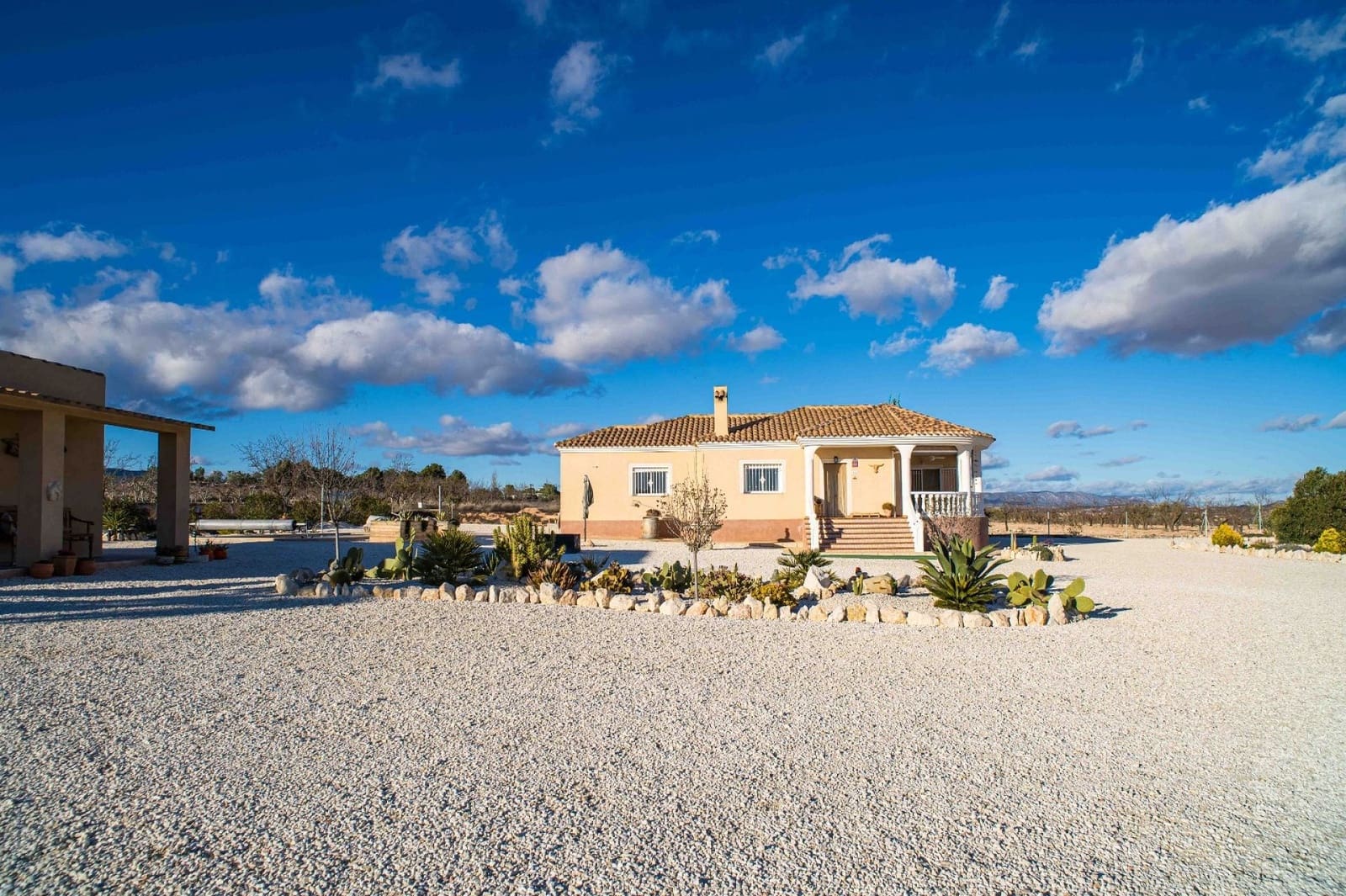 Chalet de 3 habitaciones en Rodriguillo en venta con piscina - 395.000 € (Ref: 9547635)