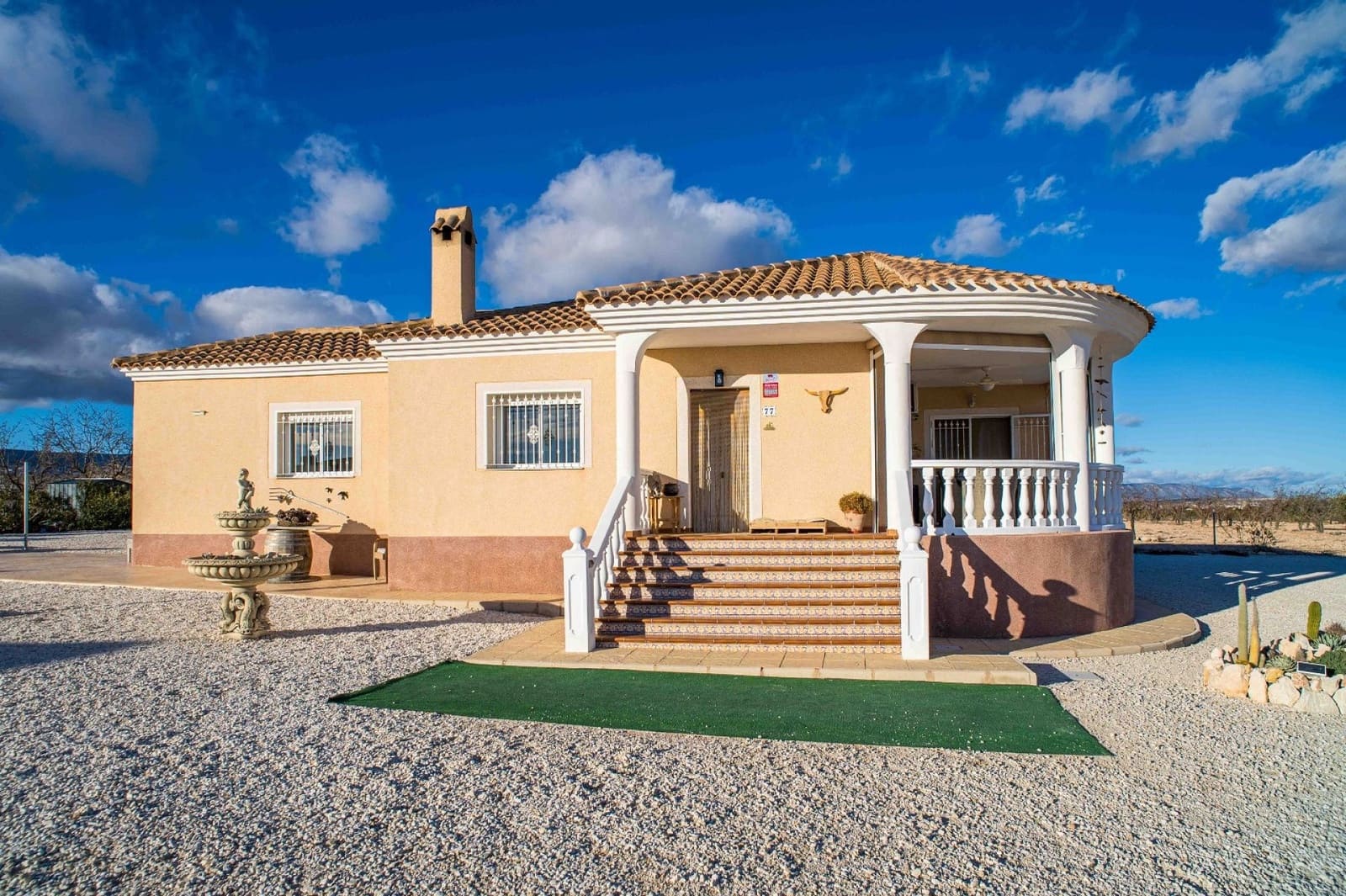 Chalet de 3 habitaciones en Rodriguillo en venta con piscina - 395.000 € (Ref: 9547635)