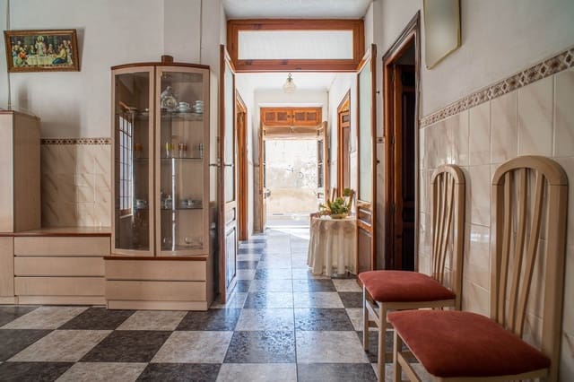 Casa de 6 habitaciones en Pinoso en venta con piscina garaje - 170.000 € (Ref: 9547636)