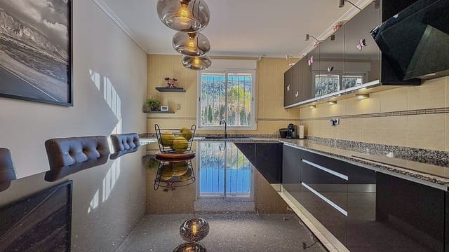 4 sypialnia Willa na sprzedaż w La Zarza, Jumilla z basenem garażem - 499 000 € (Ref: 9554574)