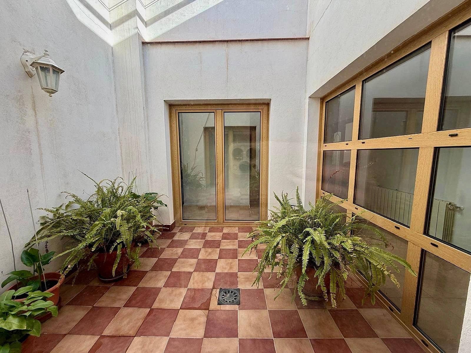 5 bedroom Townhouse for sale in Pinoso with pool garage - € 399,995 (Ref: 9554575)