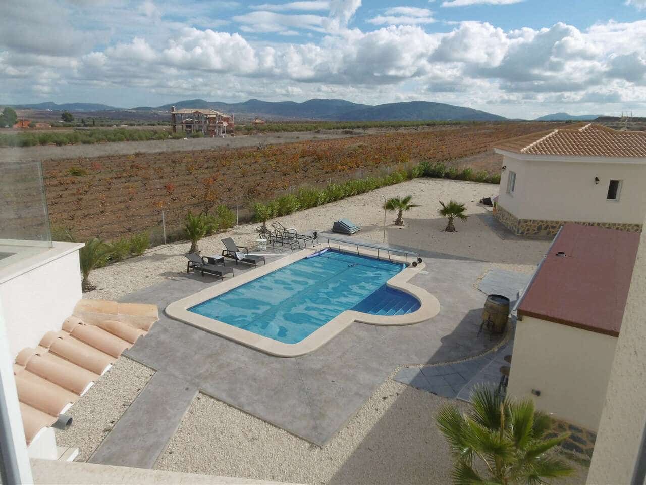 Chalet de 3 habitaciones en Pinoso en venta con piscina - 375.000 € (Ref: 9560923)