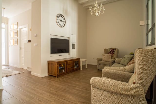 4 bedroom Finca/Country House for sale in Pinoso with pool - € 220,000 (Ref: 9578468)