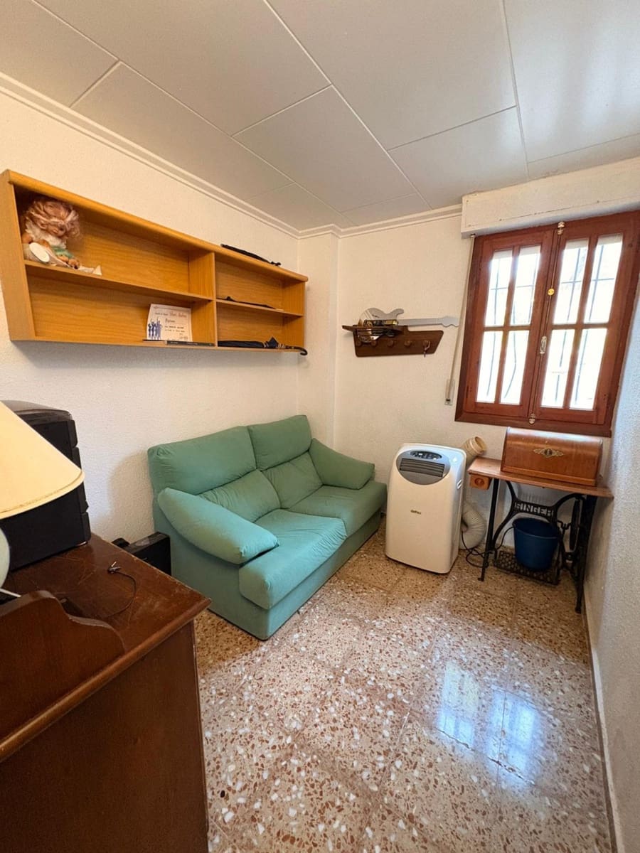 4 bedroom Villa for sale in Sax with pool garage - € 315,000 (Ref: 9590729)