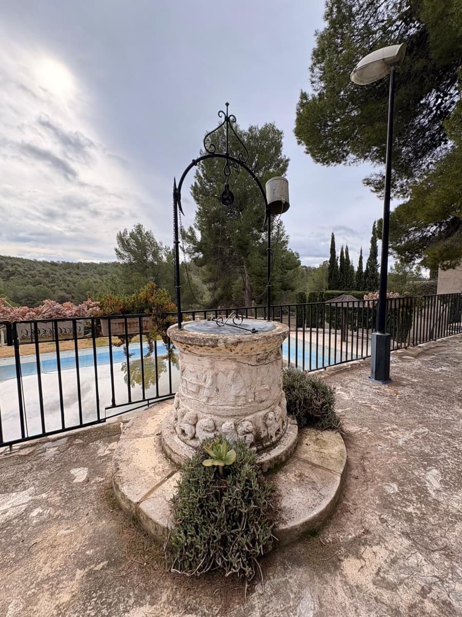 4 bedroom Villa for sale in Sax with pool garage - € 315,000 (Ref: 9590729)