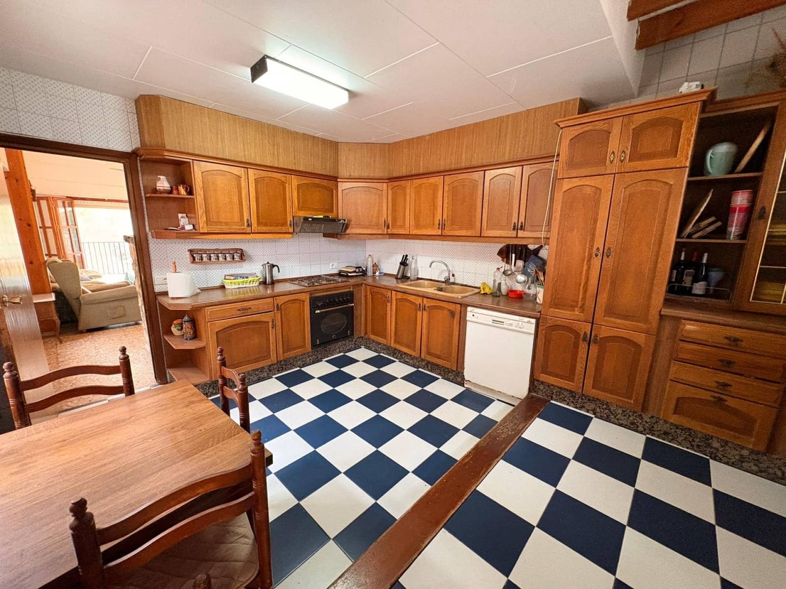 4 bedroom Villa for sale in Sax with pool garage - € 315,000 (Ref: 9590729)