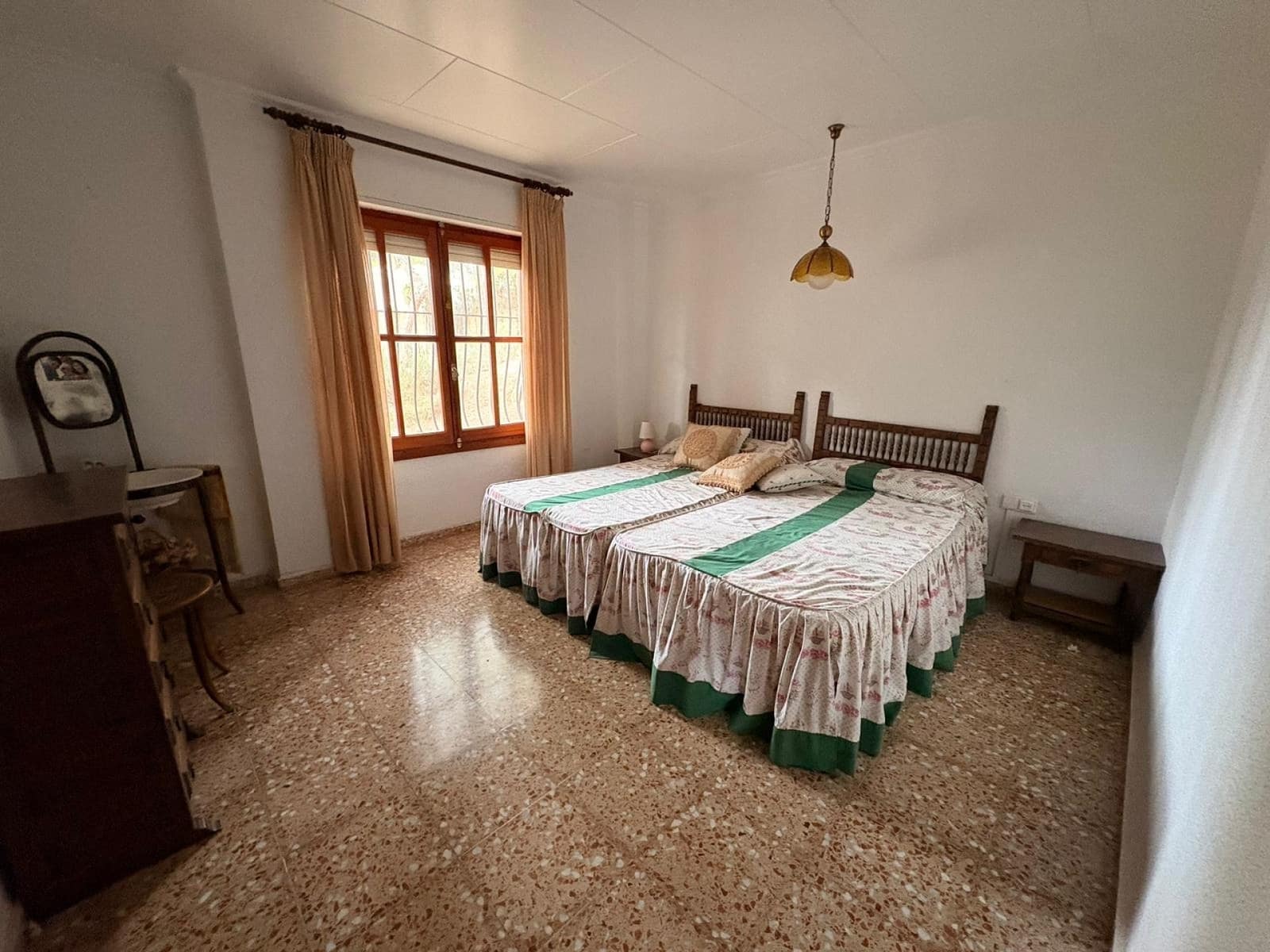 4 bedroom Villa for sale in Sax with pool garage - € 315,000 (Ref: 9590729)