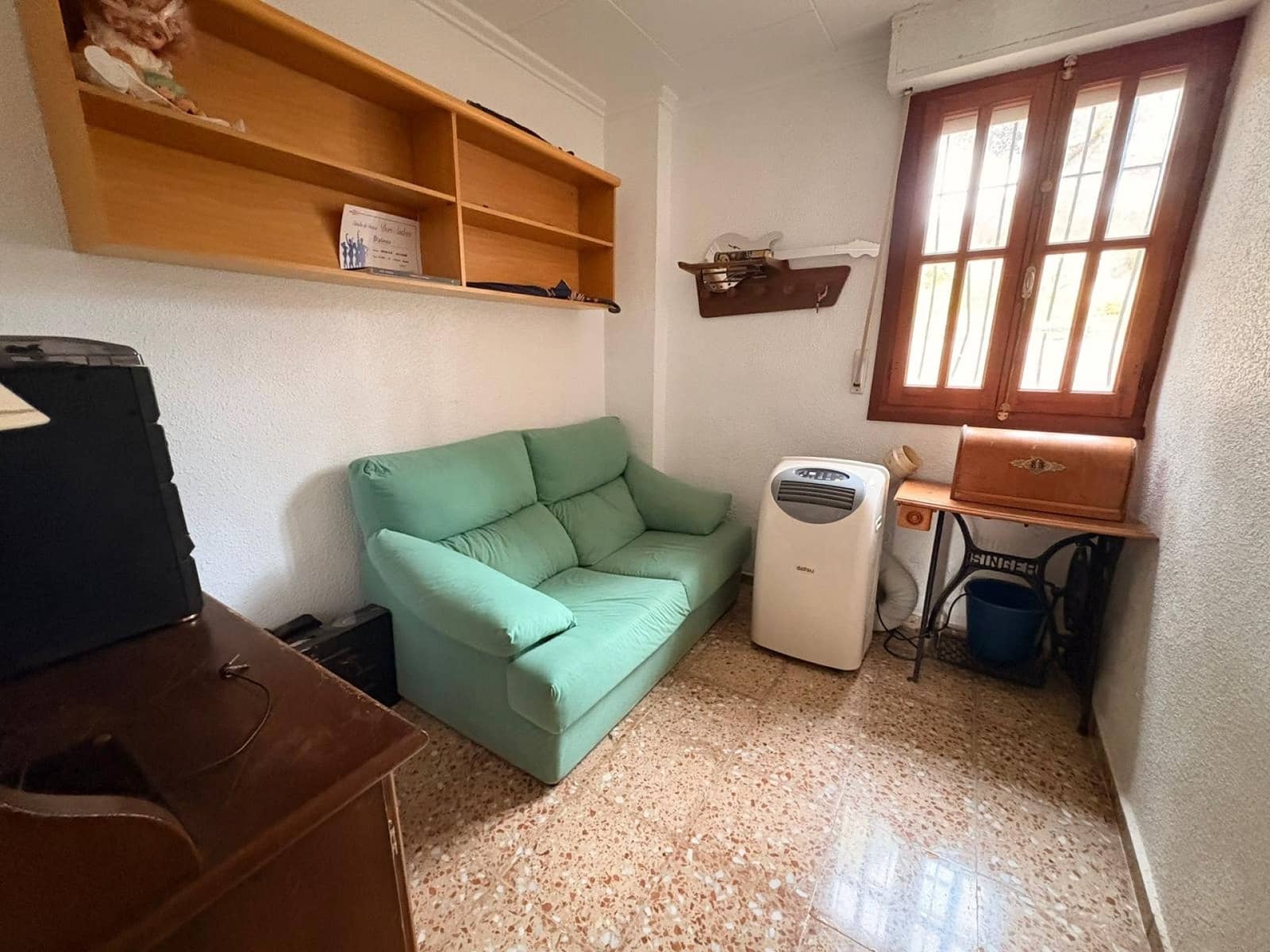 4 bedroom Villa for sale in Sax with pool garage - € 315,000 (Ref: 9590729)