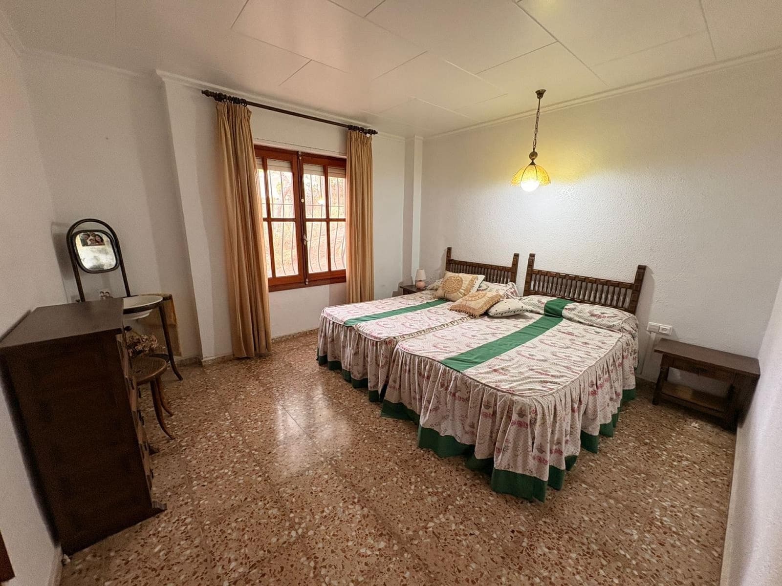 4 bedroom Villa for sale in Sax with pool garage - € 315,000 (Ref: 9590729)