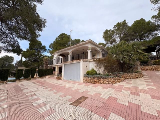 4 bedroom Villa for sale in Sax with pool garage - € 315,000 (Ref: 9590729)