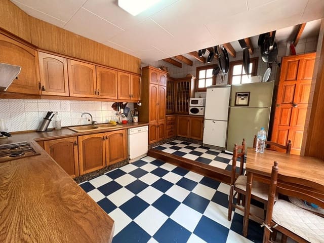 4 bedroom Villa for sale in Sax with pool garage - € 315,000 (Ref: 9590729)