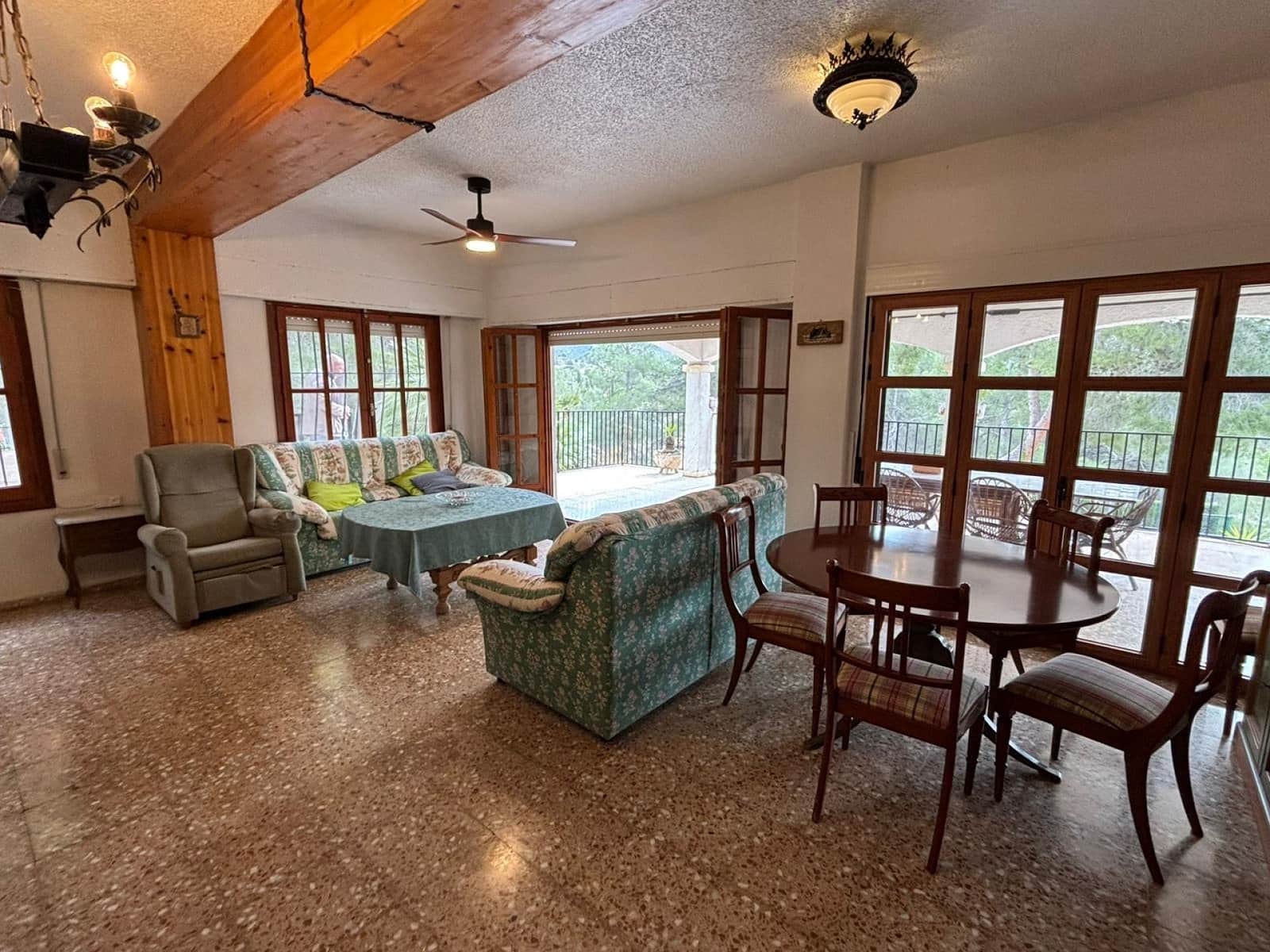 4 bedroom Villa for sale in Sax with pool garage - € 315,000 (Ref: 9590729)