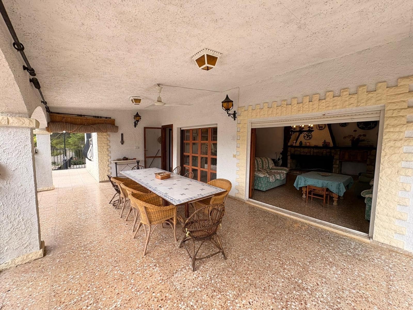 4 bedroom Villa for sale in Sax with pool garage - € 315,000 (Ref: 9590729)