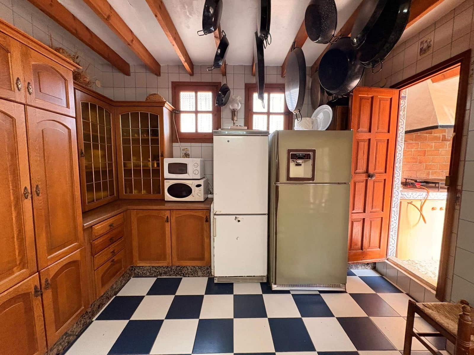 4 bedroom Villa for sale in Sax with pool garage - € 315,000 (Ref: 9590729)