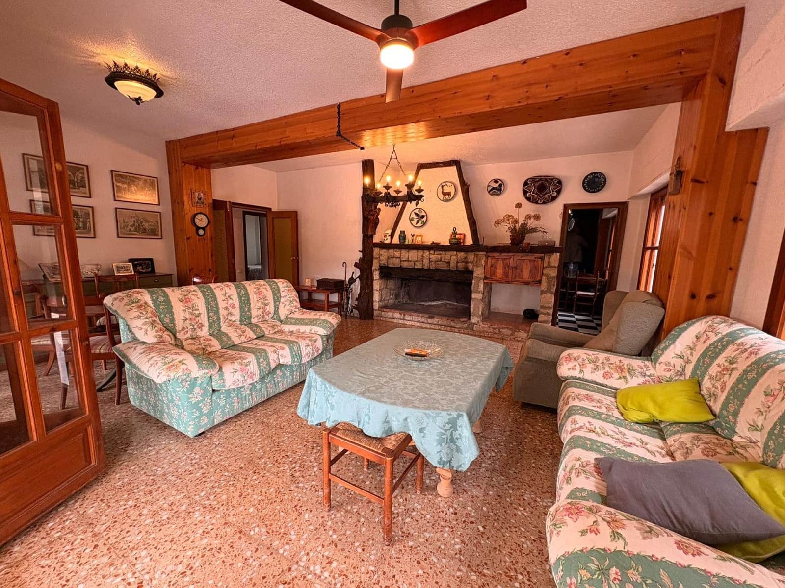 4 bedroom Villa for sale in Sax with pool garage - € 315,000 (Ref: 9590729)