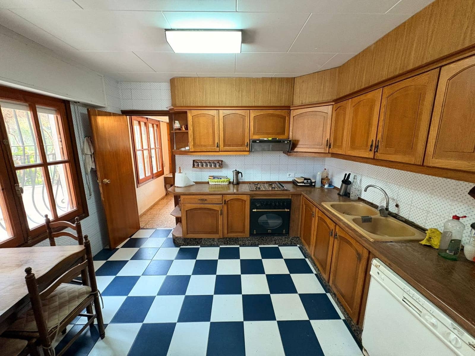 4 bedroom Villa for sale in Sax with pool garage - € 315,000 (Ref: 9590729)