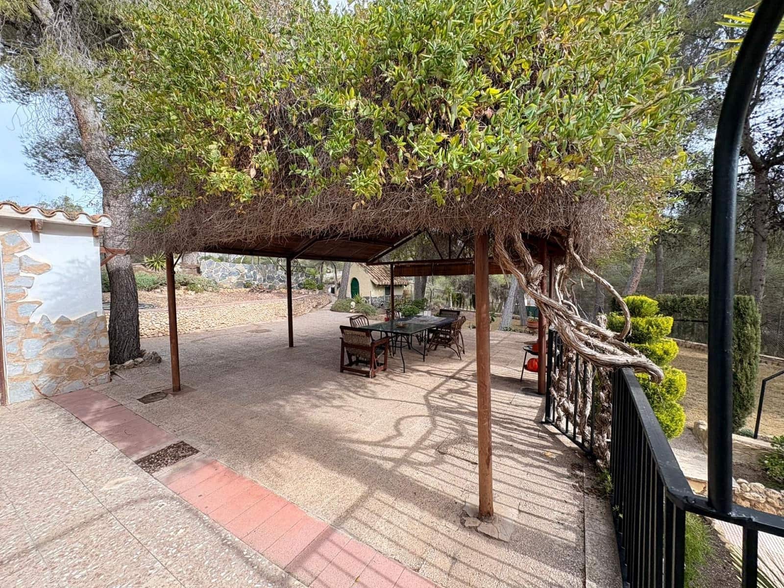 4 bedroom Villa for sale in Sax with pool garage - € 315,000 (Ref: 9590729)