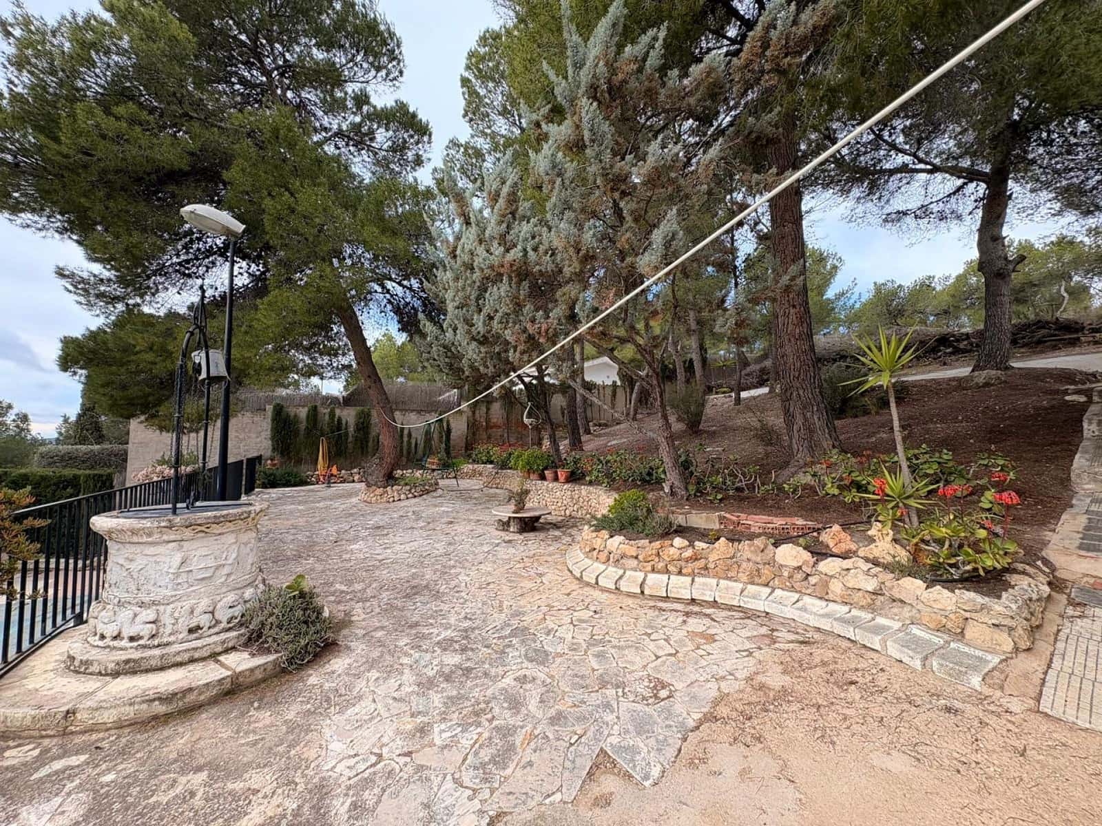 4 bedroom Villa for sale in Sax with pool garage - € 315,000 (Ref: 9590729)