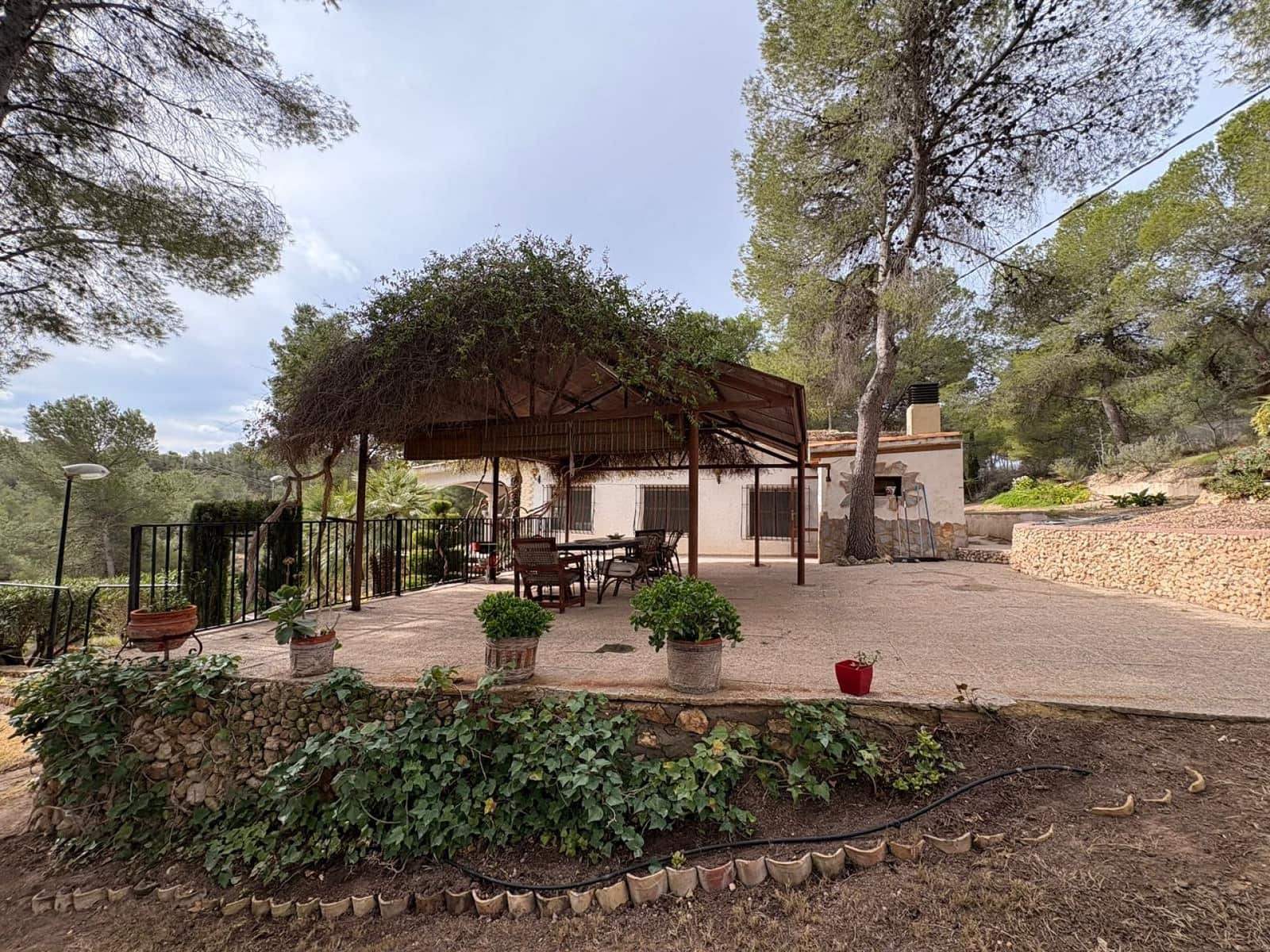 4 bedroom Villa for sale in Sax with pool garage - € 315,000 (Ref: 9590729)