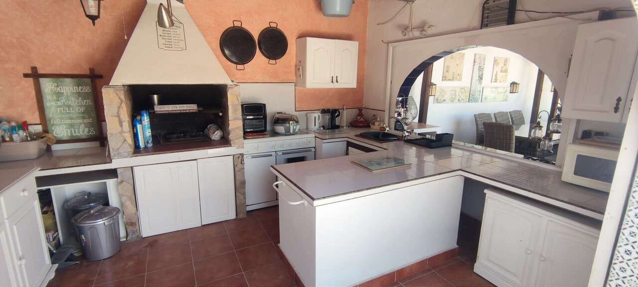 4 bedroom Villa for sale in Sax with pool - € 495,995 (Ref: 9598719)