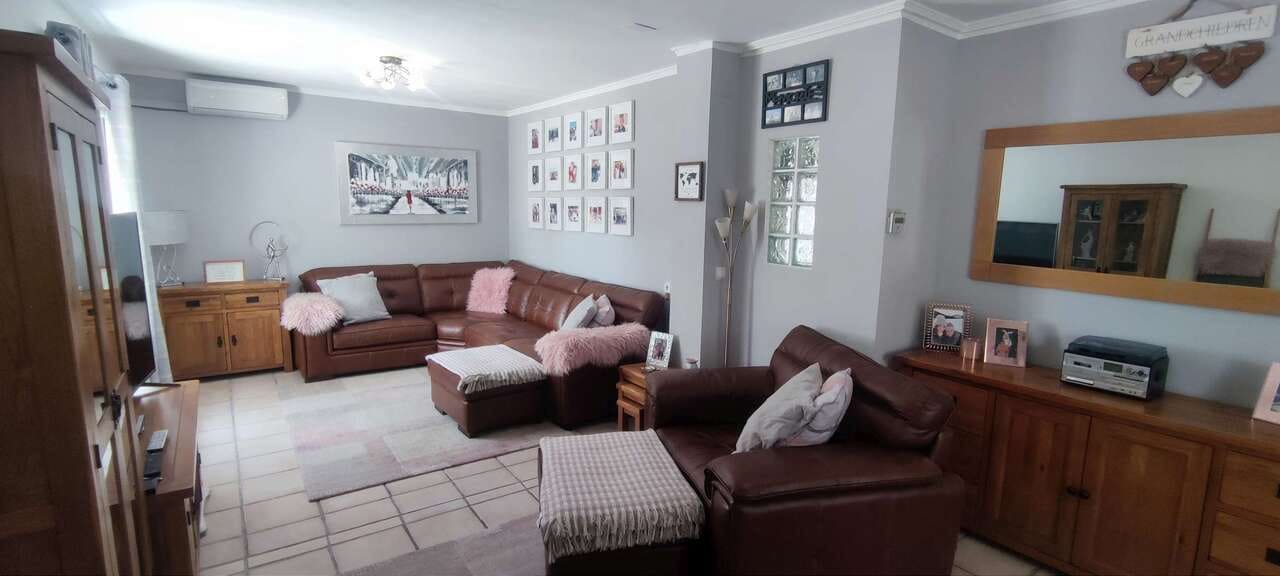 4 bedroom Villa for sale in Sax with pool - € 495,995 (Ref: 9598719)