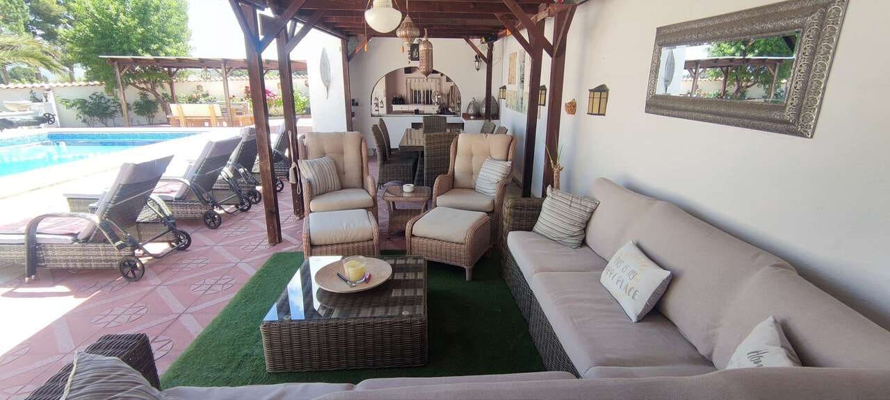 4 bedroom Villa for sale in Sax with pool - € 495,995 (Ref: 9598719)