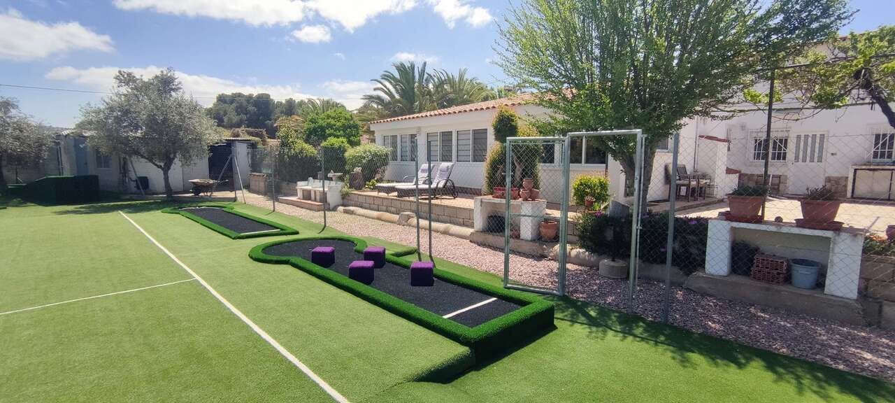 4 bedroom Villa for sale in Sax with pool - € 495,995 (Ref: 9598719)