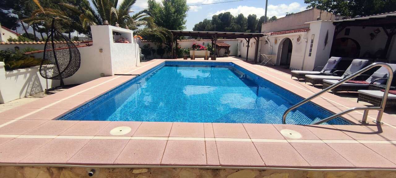 4 bedroom Villa for sale in Sax with pool - € 495,995 (Ref: 9598719)
