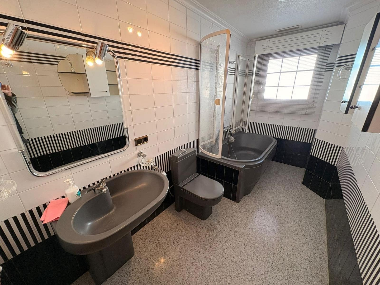 6 soverom Villa til salgs i Sax med svømmebasseng garasje - € 599 995 (Ref: 9598720)