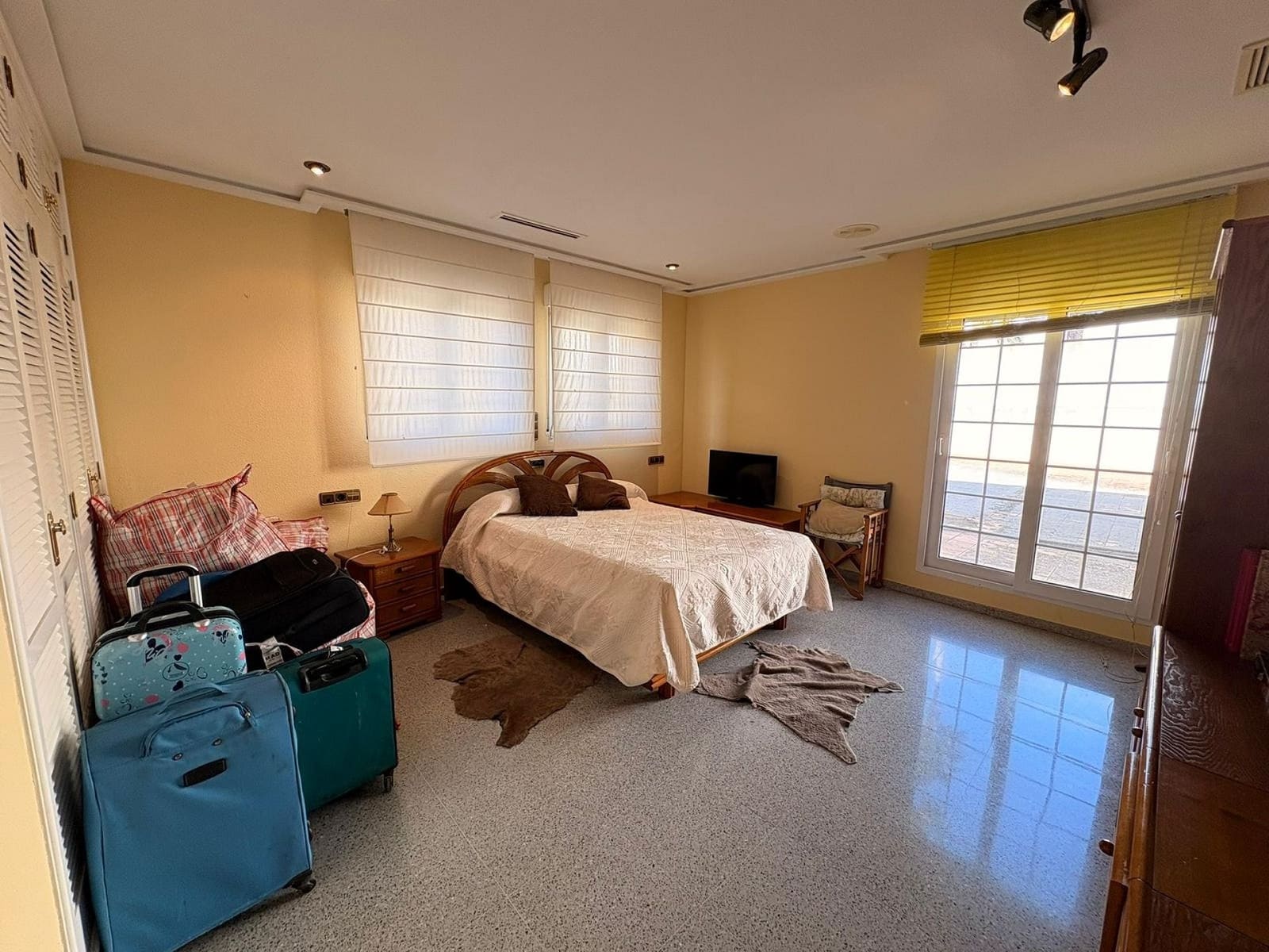 6 soverom Villa til salgs i Sax med svømmebasseng garasje - € 599 995 (Ref: 9598720)