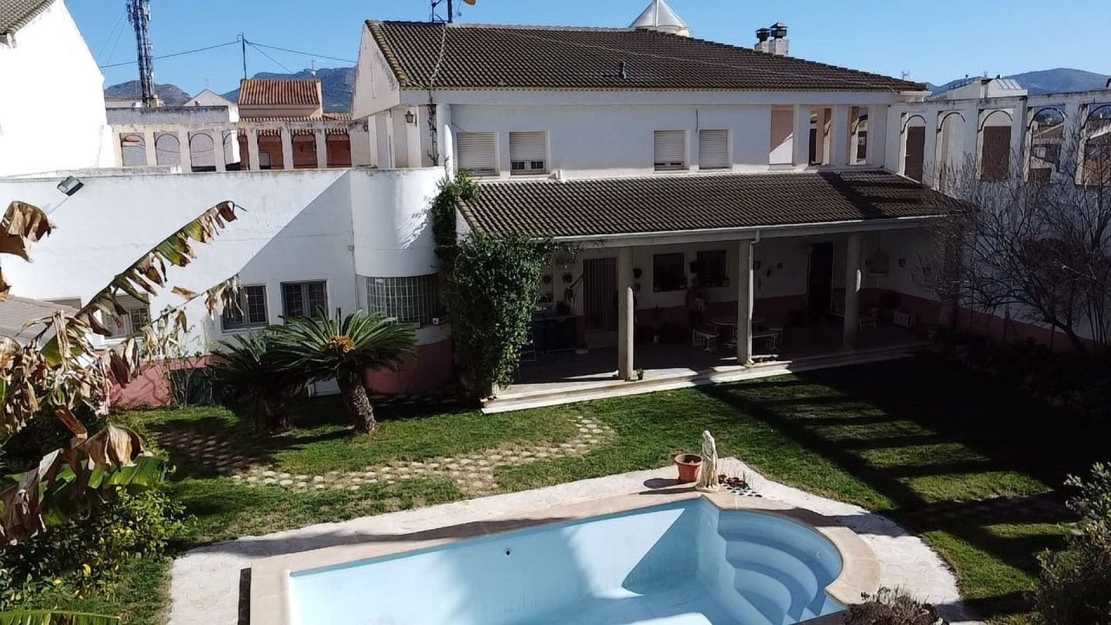 6 soverom Villa til salgs i Sax med svømmebasseng garasje - € 599 995 (Ref: 9598720)