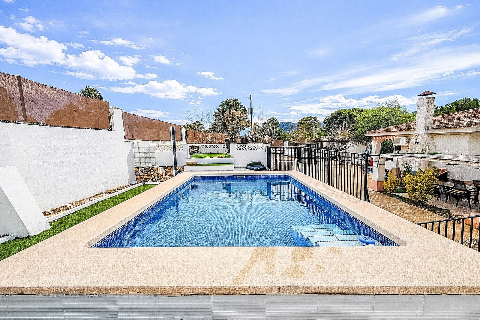 4 makuuhuone Huvila myytävänä paikassa Tibi mukana uima-altaan 
autotalli - 220 000 € (Ref: 9604590)