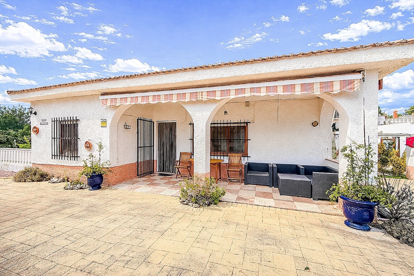 4 makuuhuone Huvila myytävänä paikassa Tibi mukana uima-altaan 
autotalli - 220 000 € (Ref: 9604590)