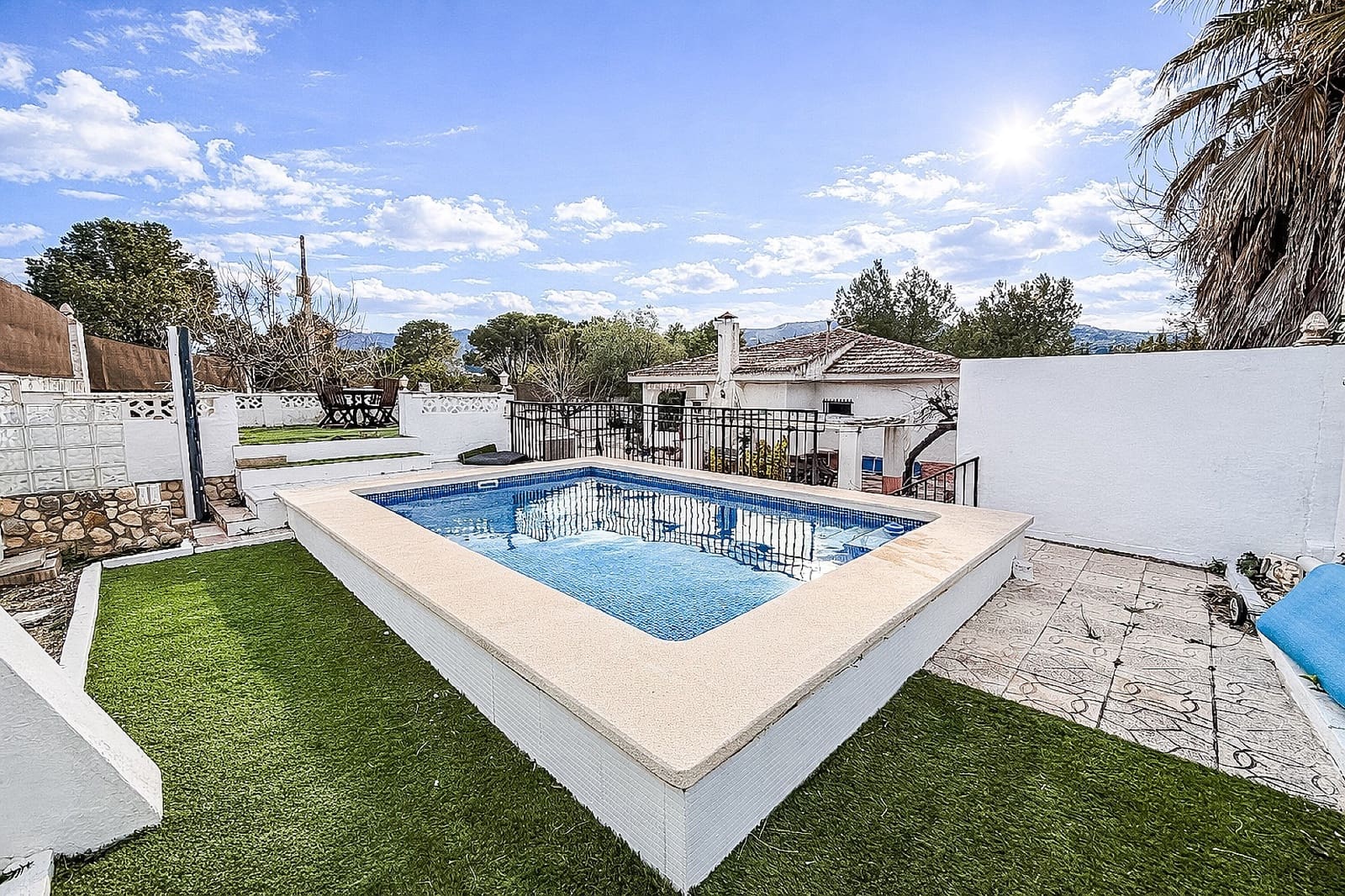 4 makuuhuone Huvila myytävänä paikassa Tibi mukana uima-altaan 
autotalli - 220 000 € (Ref: 9604590)