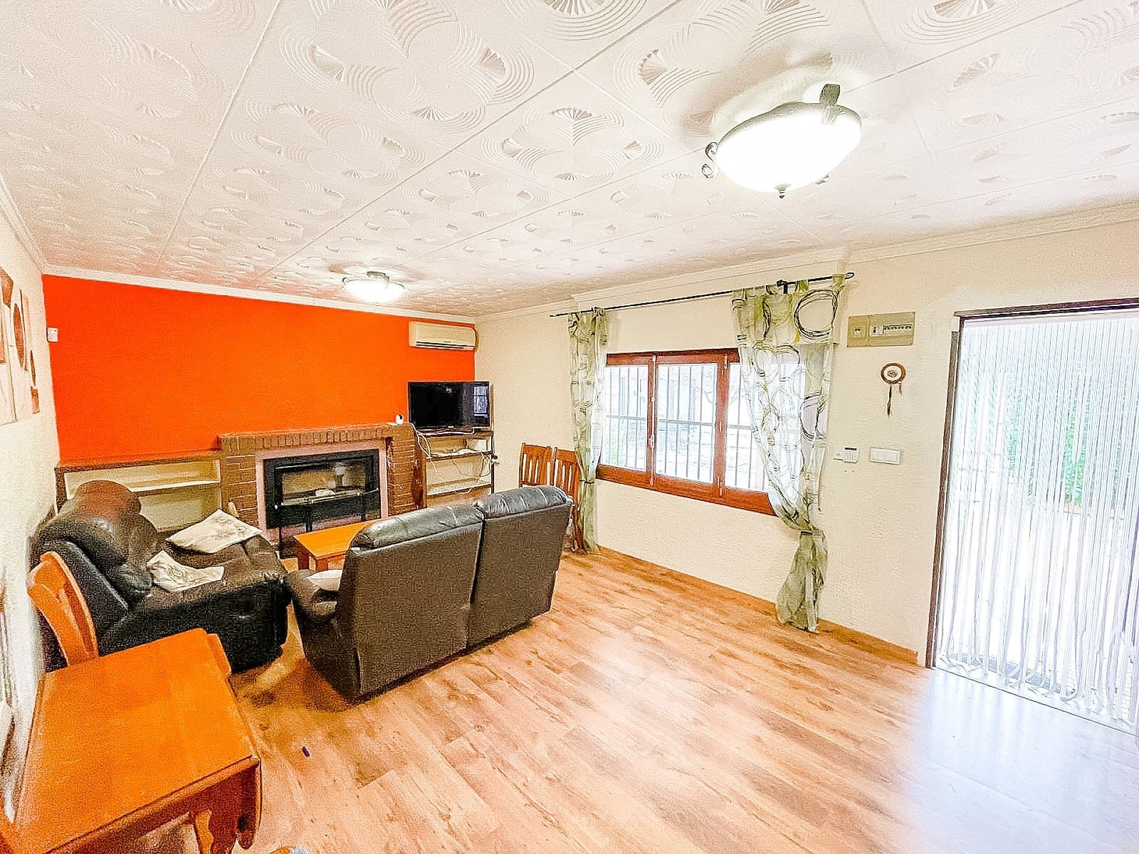 4 makuuhuone Huvila myytävänä paikassa Tibi mukana uima-altaan 
autotalli - 220 000 € (Ref: 9604590)