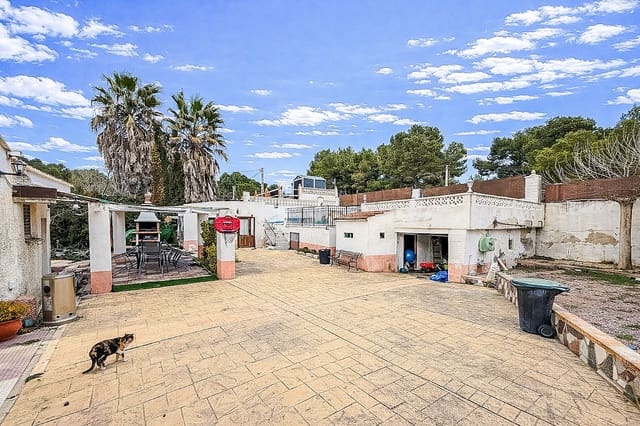 4 makuuhuone Huvila myytävänä paikassa Tibi mukana uima-altaan 
autotalli - 220 000 € (Ref: 9604590)